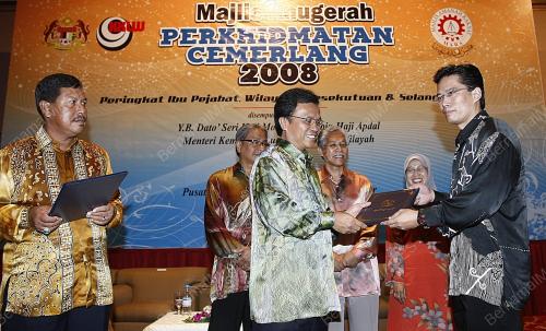 MOHD SHAFIE APDAL