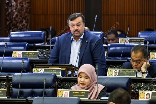 DATUK SERI AMIR HAMZAH AZIZAN
