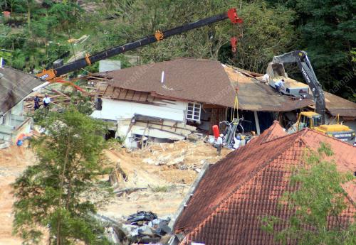 TANAH RUNTUH BUKIT ANTARABANGSA