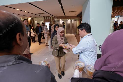 AGIHAN PEK JUADAH BERBUKA PUASA ISTANA NEGARA
