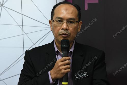 PROF DR ALI SELAMAT