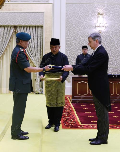 AL-SULTAN ABDULLAH RI'AYATUDDIN AL-MUSTAFA BILLAH SHAH