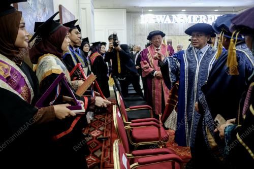 DATUK DR MOHD NA'IM MOKHTAR