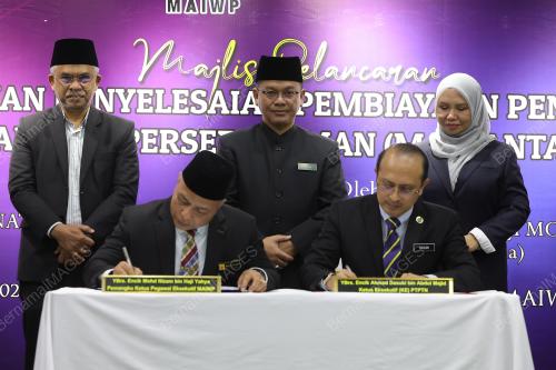 DATUK DR MOHD NAIM MOKHTAR