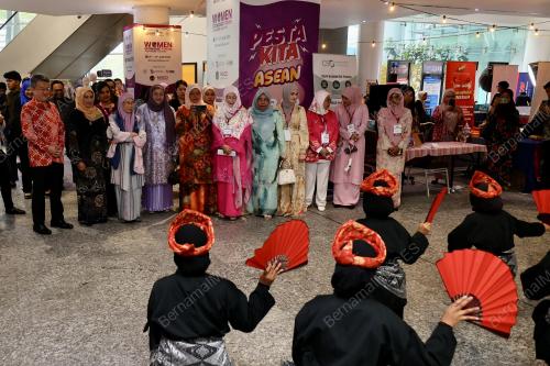 DATUK SERI DR WAN AZIZAH WAN ISMAIL