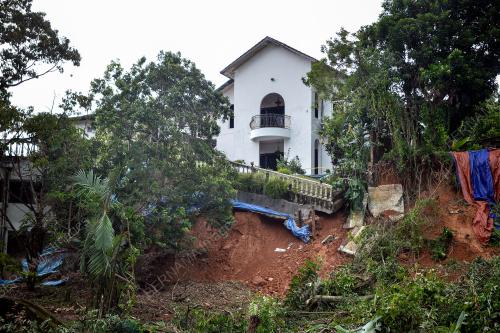 TINJAUAN TANAH RUNTUH KEMENSAH HEIGHT