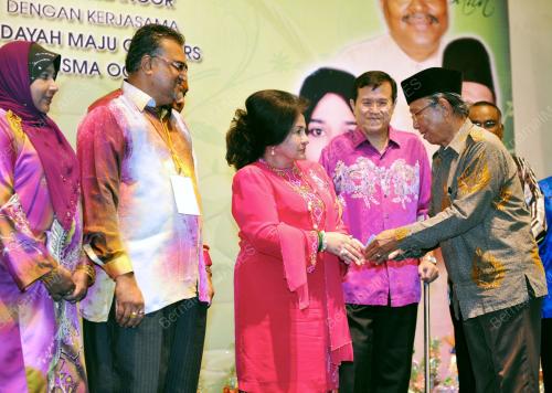 DATIN SERI ROSMAH MANSOR