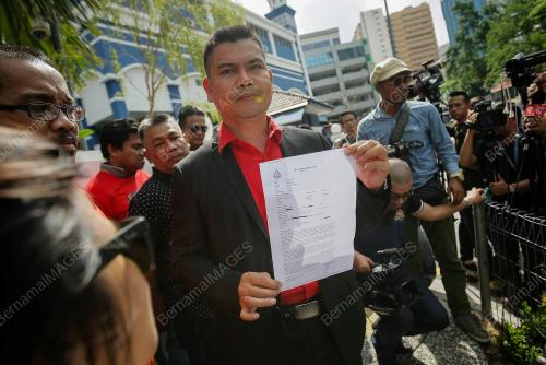 KL28_20092016_BAJU_MERAH