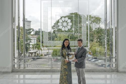NGO PHUONG LY