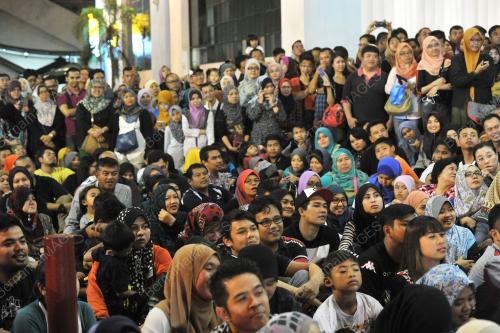 KL28_23012015_BUSKING