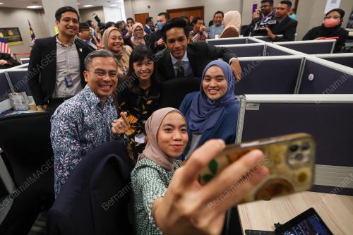 FAHMI FADZIL
