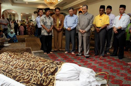 MAHATHIR MOHAMAD