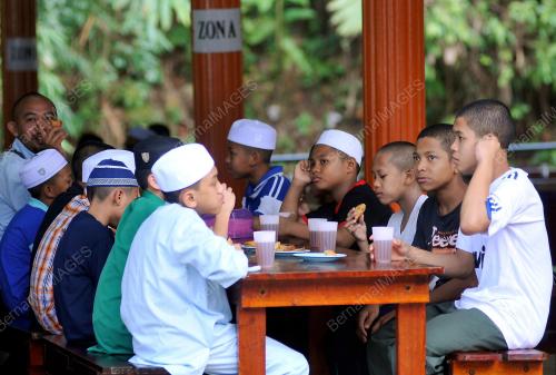 MANGSA TANAH RUNTUH