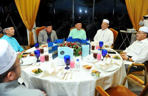 KL28_23062015_BERBUKA