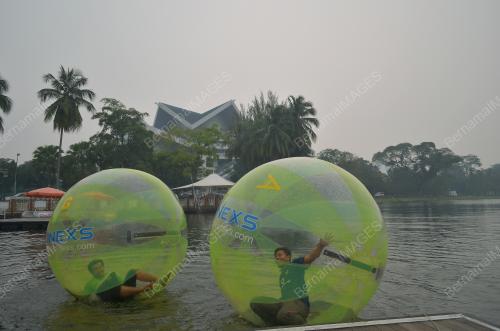 KL28_23102015_WATERBALL