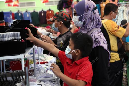 PAKAIAN SERAGAM SEKOLAH