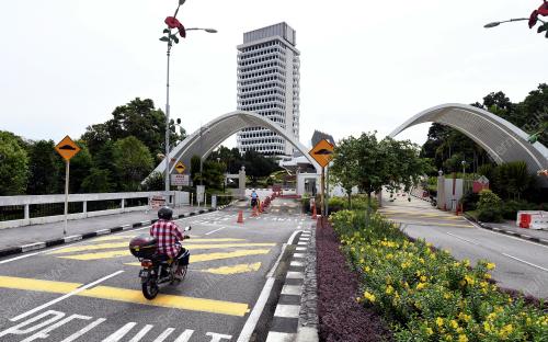 KL28_26062018_PARLIMEN