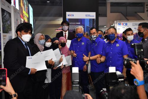DATUK SERI ISMAIL SABRI YAAKOB