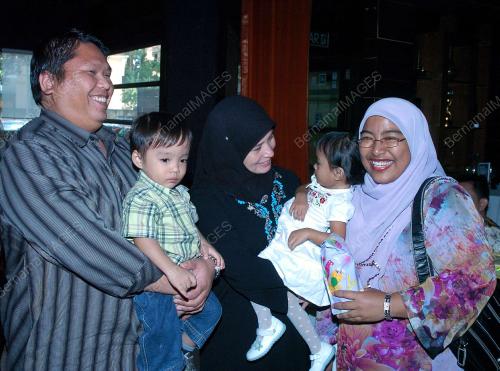 TUNKU AZIZAH AMINAH SULTAN ISKANDAR