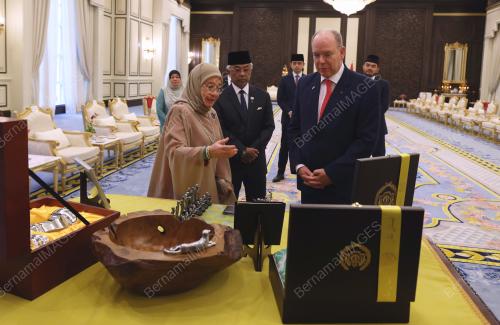 AL-SULTAN ABDULLAH RI'AYATUDDIN AL-MUSTAFA BILLAH SHAH