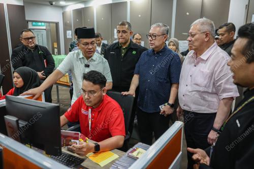 DATUK DR MOHD NA'IM MOKHTAR