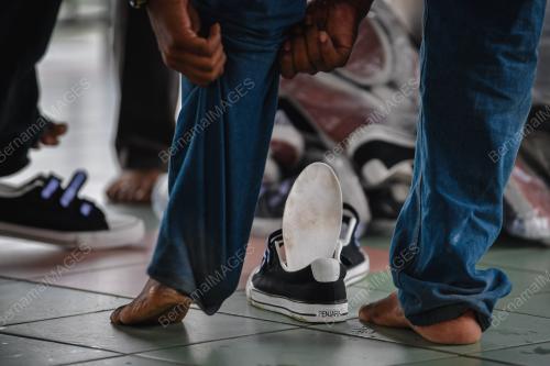 PELEPASAN ORANG BEBAS BERLESEN