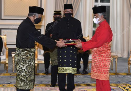 AL SULTAN ABDULLAH RIAYATUDDIN AL MUSTAFA BILLAH SHAH