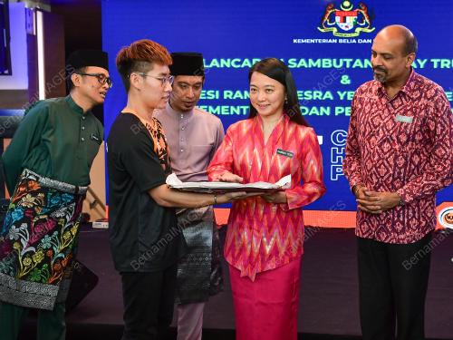 HANNAH YEOH