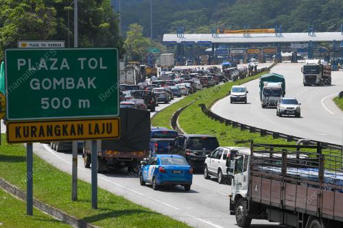 TINJAUAN PLAZA TOL GOMBAK