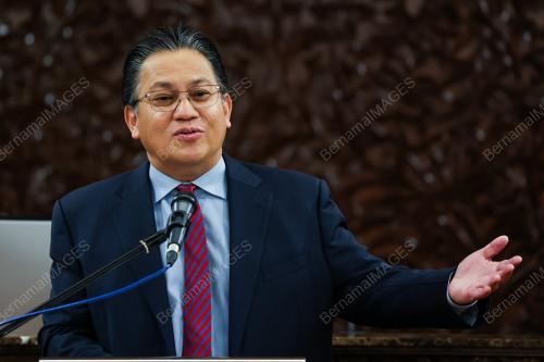 DATUK SERI NUR JAZLAN MOHAMED