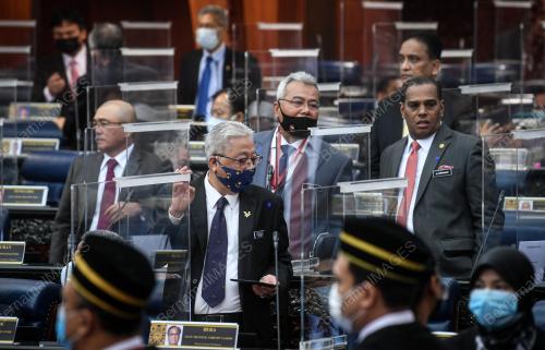 PERSIDANGAN PARLIMEN PENGGAL KETIGA