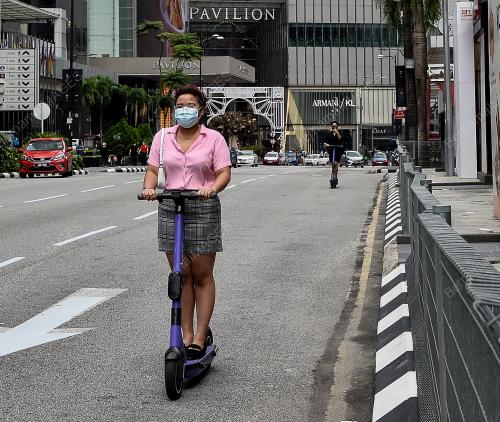 TINJAUAN E-SCOOTER
