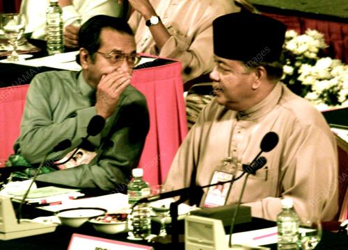 MAHATHIR WHISPERS