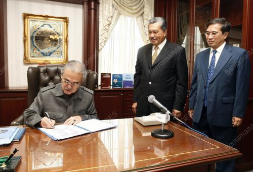 TUN ABDULLAH AHMAD BADAWI