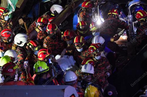 MANGSA MENINGGAL DUNIA STRUKTUR LEBUHRAYA SUKE RUNTUH