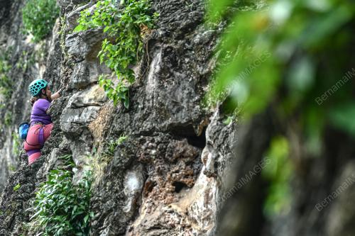 ROCK CLIMBING GUA DAMAI