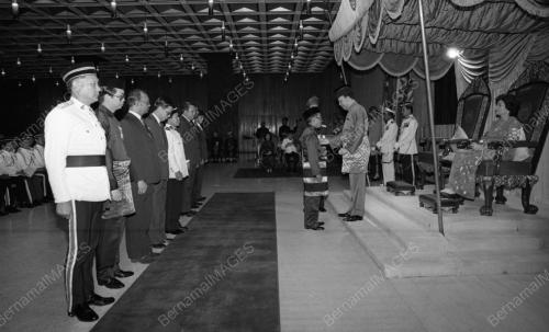 KL29_04022015_PENGURNIAAN_BINTANG