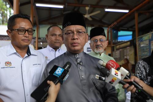 DATUK DR MOHD NAIM MOKHTAR