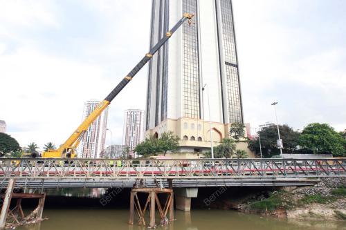 TNB PERBAIKI JEJANTAS KABEL VOLTAN TINGGI