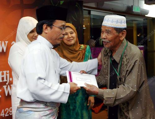 MOHD SHAFIE APDAL