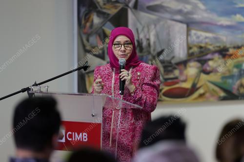 TUNKU AZIZAH AMINAH MAIMUNAH ISKANDARIAH