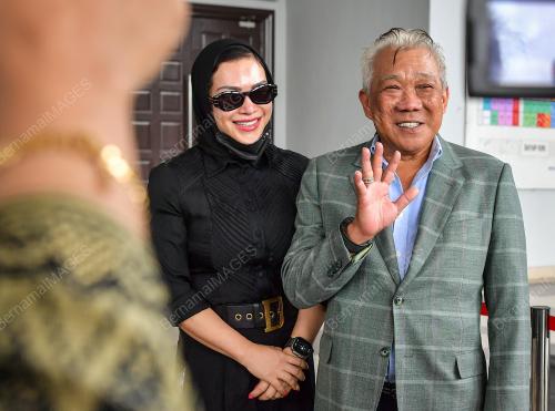 DATUK SERI BUNG MOKHTAR RADIN
