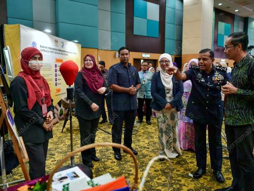 DATUK SERI AYOB KHAN MYDIN PITCHAY