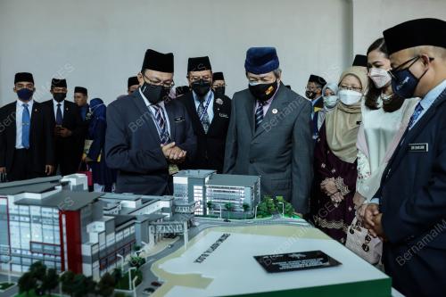 SULTAN SHARAFUDDIN IDRIS SHAH