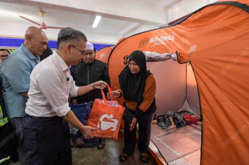 DATUK FAHMI FADZIL