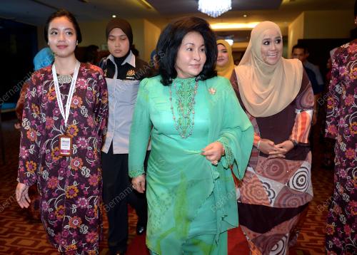 KL29_08112015_WANITA_MUDA_ASEAN