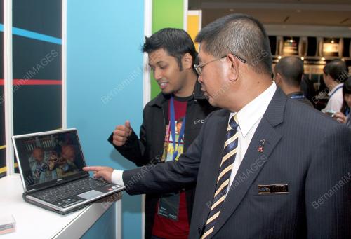DR MAXIMUS ONGKILI