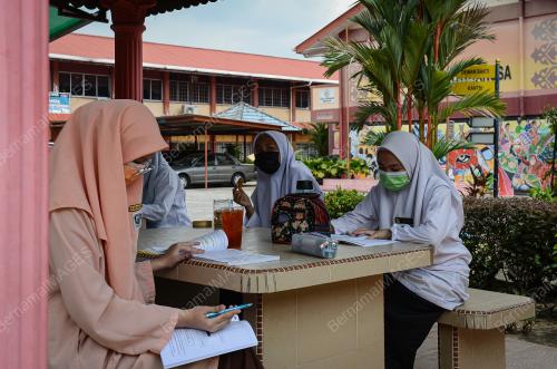 PELAJAR SIJIL PELAJARAN MALAYSIA (SPM)
