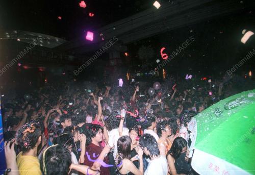SAMBUTAN TAHUN BARU 2006 DI BINTANG WALK