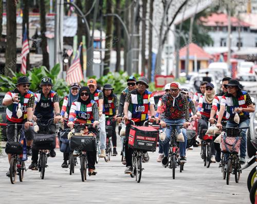 LOCO INTERNATIONAL CYCLIST